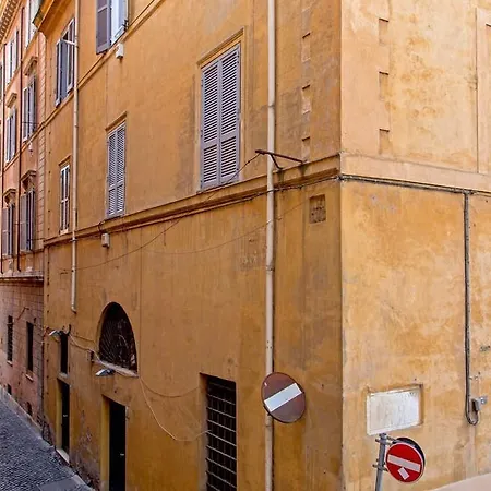 Il Salotto Di Via Giulia * Rome