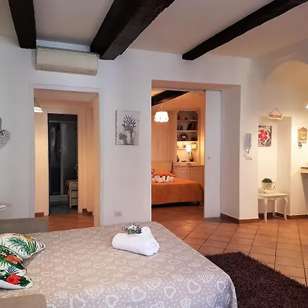 Il Salotto Di Via Giulia * Rome