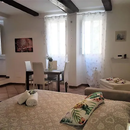 Il Salotto Di Via Giulia *